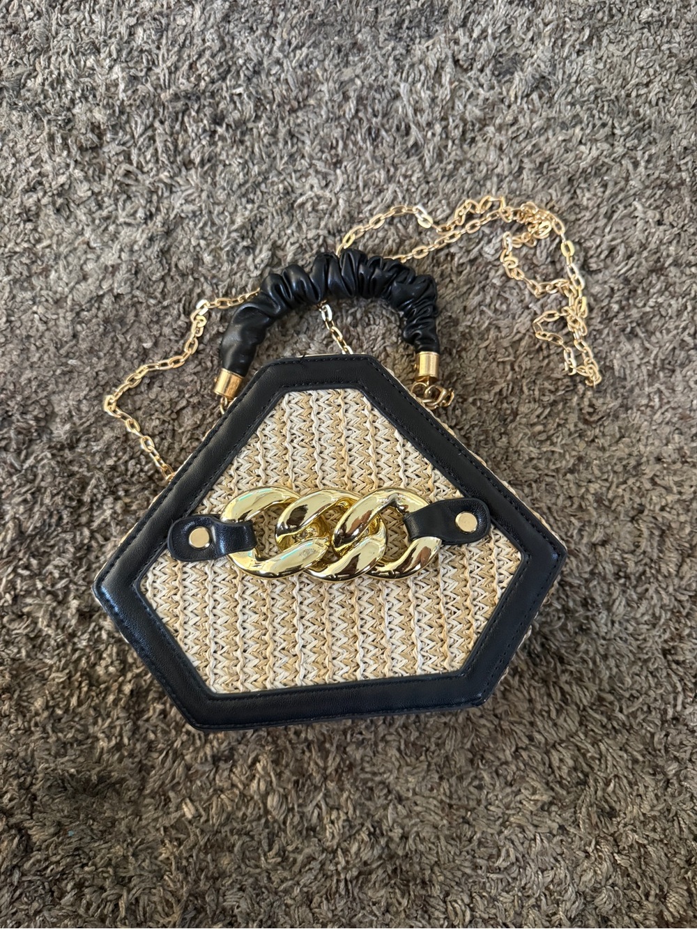 SHEIN Black & Natural Hexagon Straw Mini Crossbody with Gold Chain